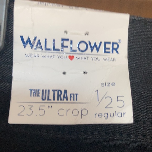 Wallflower ultra fit crop black cuffed jean ultra stretch ultra soft size 1 / 25 - Picture 14 of 17